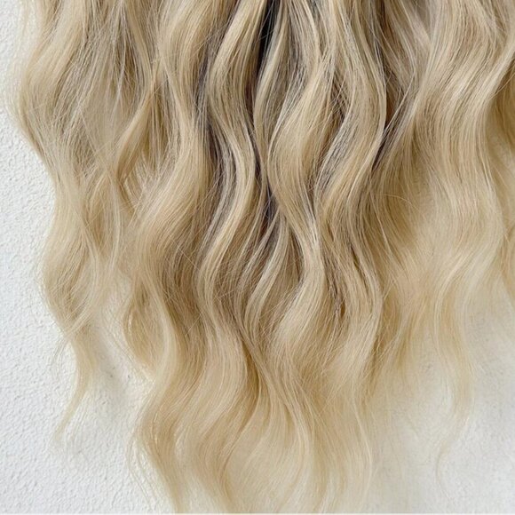 CLIP IN HAIR EXTENSIONS - Extra Light Blonde Long  Wavy 22 inches - Picture 3 of 5